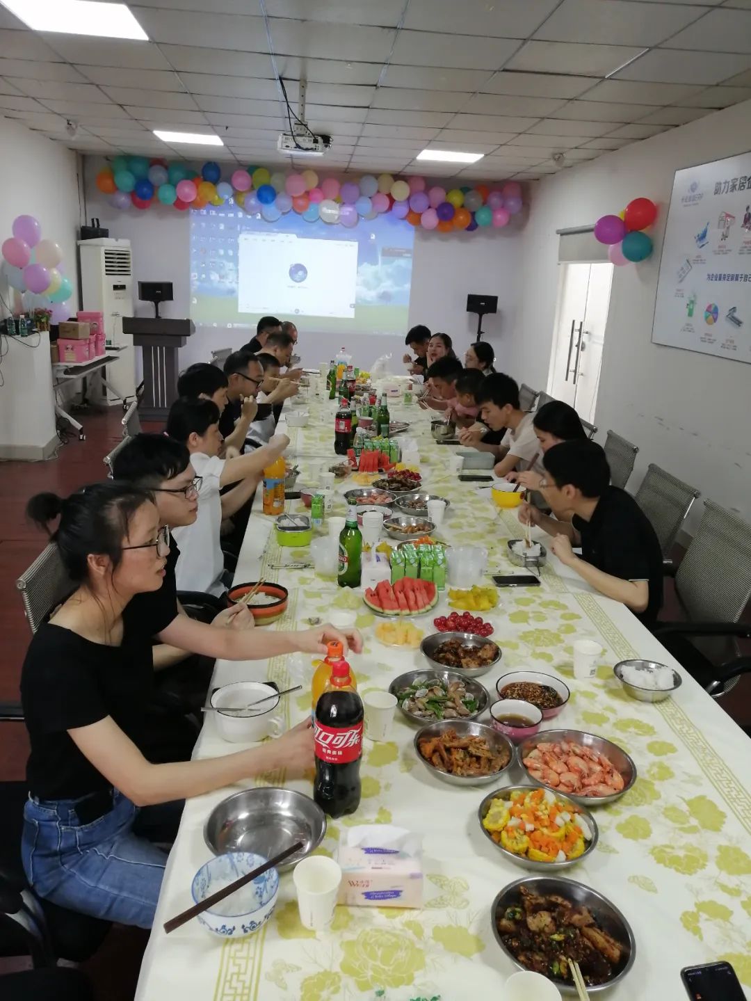 电上店下员工生日会 | 感恩有你7
