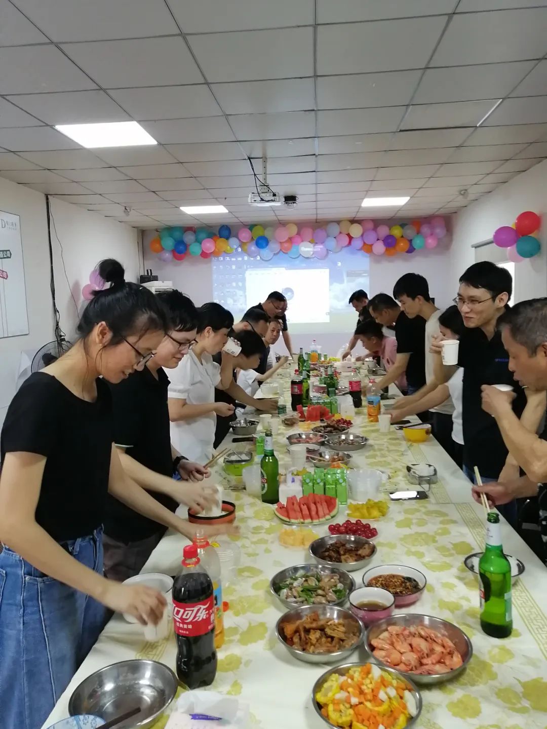 电上店下员工生日会 | 感恩有你8